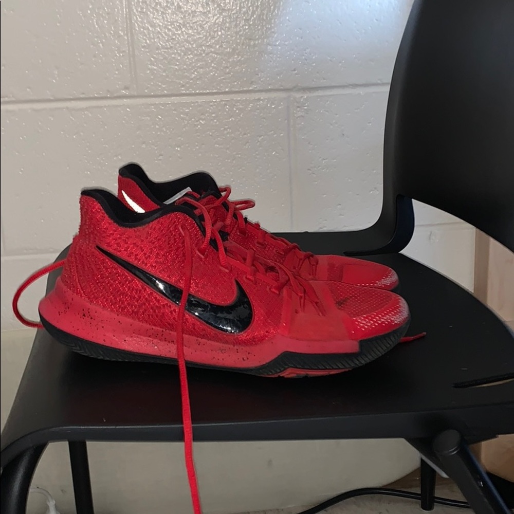Kyrie 3s